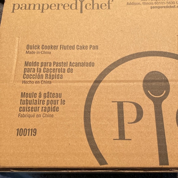 Never Used Pampered Chef Fluted Cake Pan - Picture 4 of 11